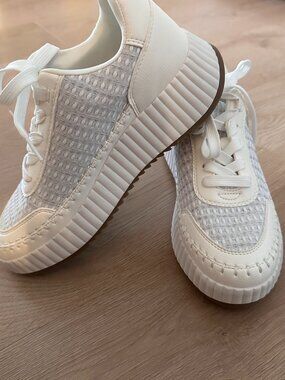 NWOT Women’s White Knit Weave Platform Sneakers/Trainers sz 8